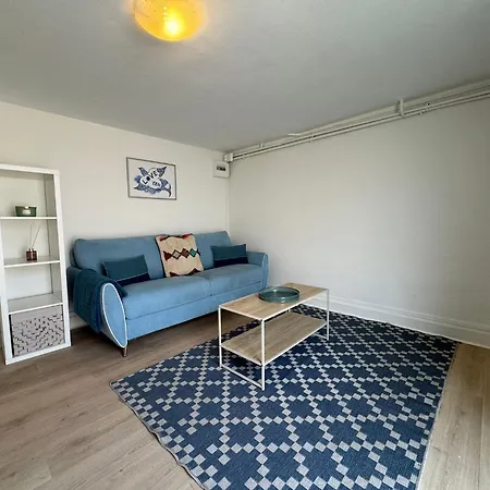 Majorelle Near Eurexpo - Lyon - Hospitals *