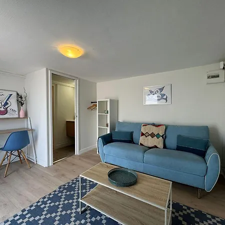 Majorelle Near Eurexpo - Lyon - Hospitals